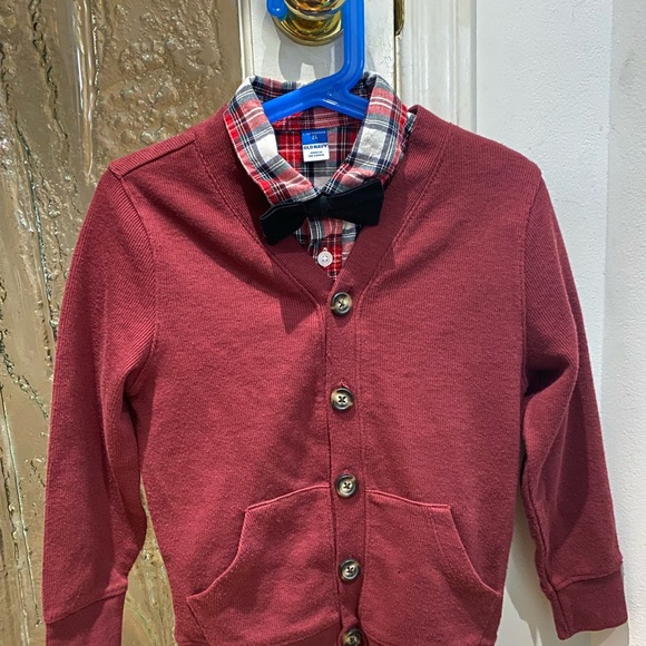 Old Navy Maroon and Checkered Sunday’s best with bow Tie - Picture 4 of 4